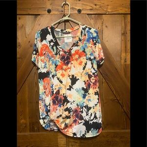 Gorgeous floral top. NWT